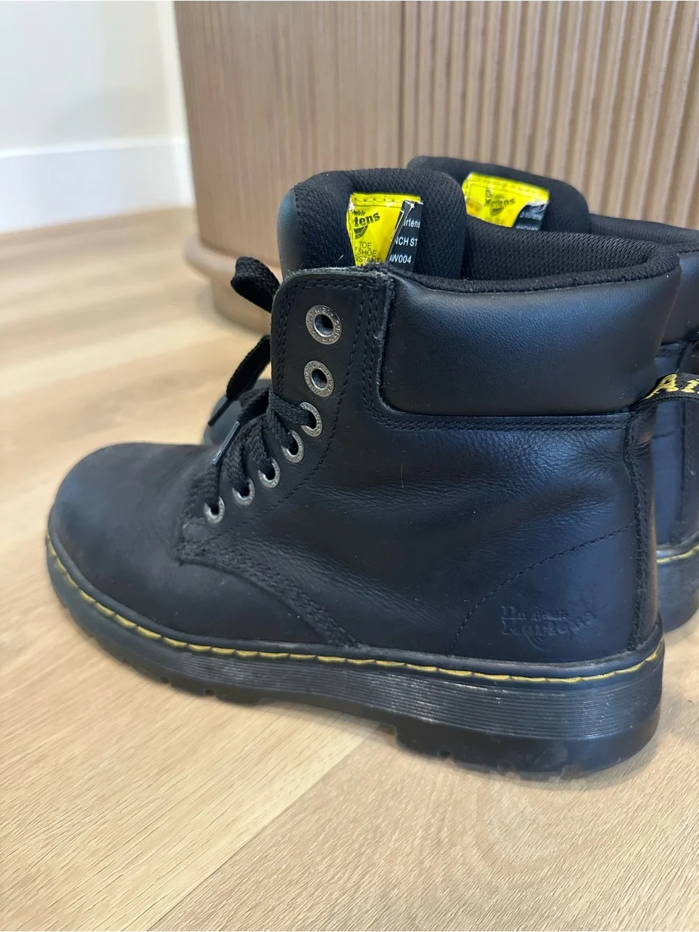 Dr. Martens Men’s Black Leather Work Boots Steel toe Slip Resistant size 9 men